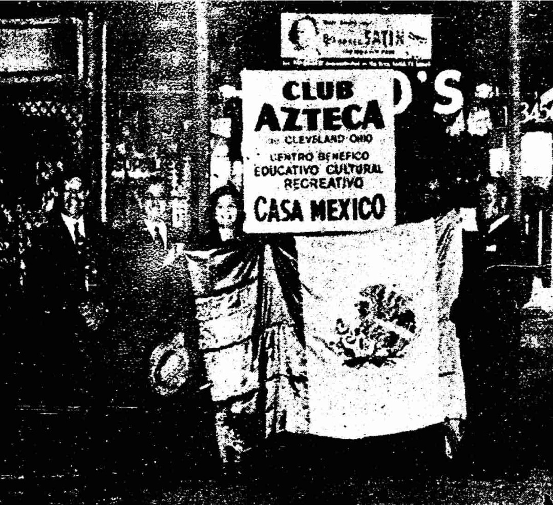 Members Celebrate Purchase of New Hall | Miembros del Club Azteca celebran la compra del nuevo local