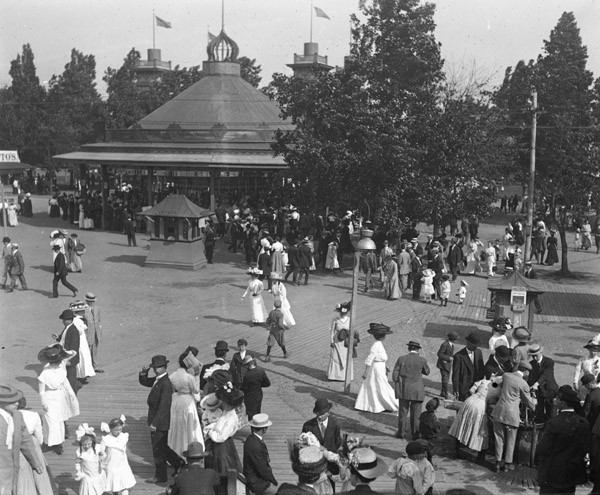 A Day at the Park, 1910