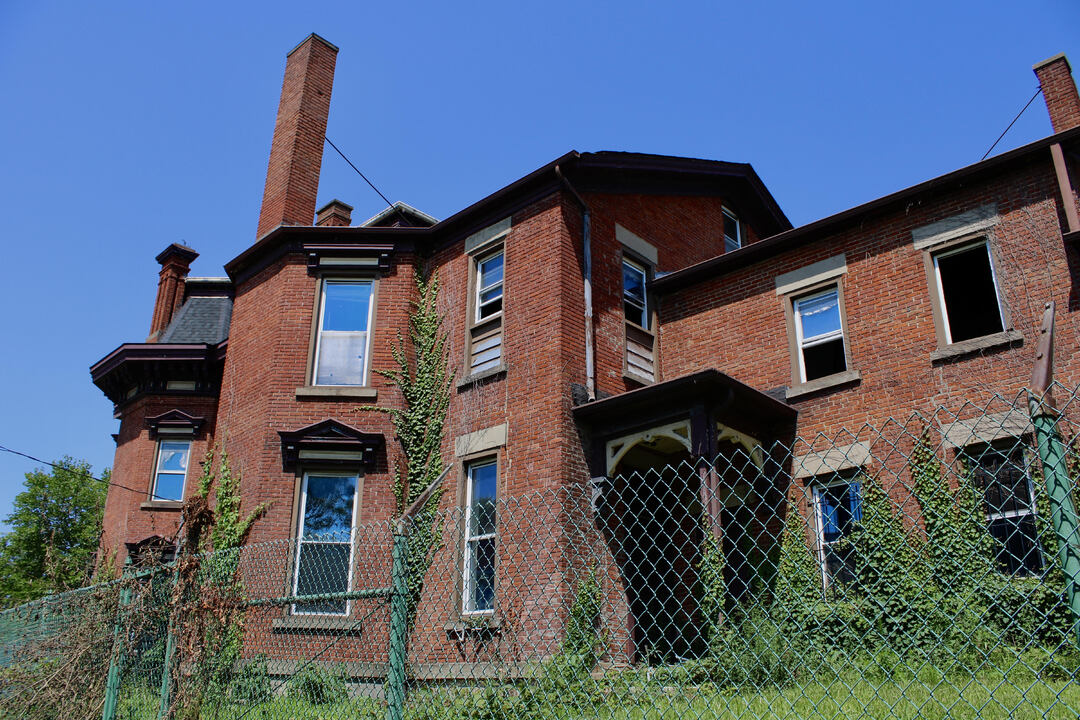 West side of the Cook-Bousfield Mansion.