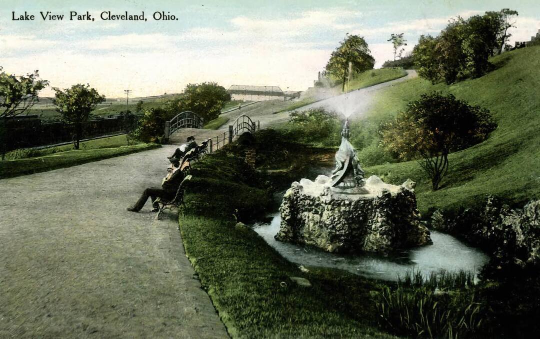 A Bridge and the Fountain of Lake View Park