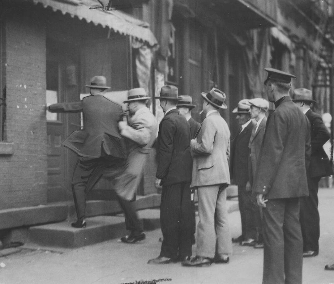 Police Raid in Ontario Street Chinatown