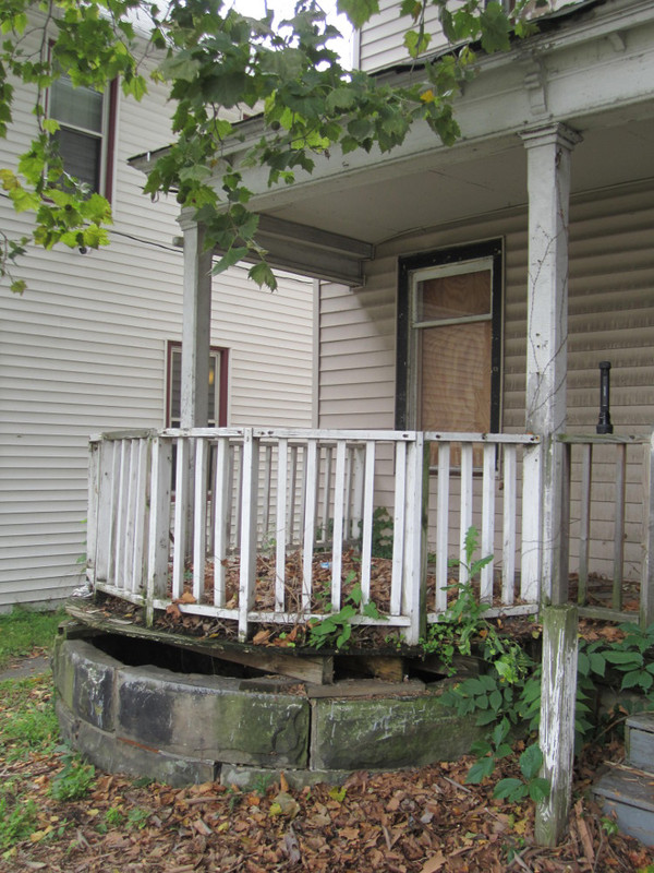 The Horse Shoe Porch
