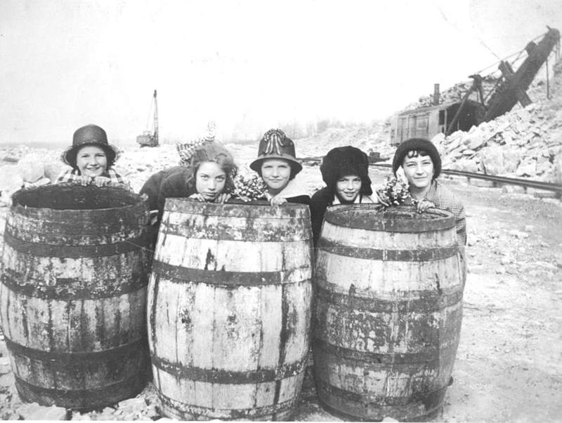 Quarry Visitors, 1917