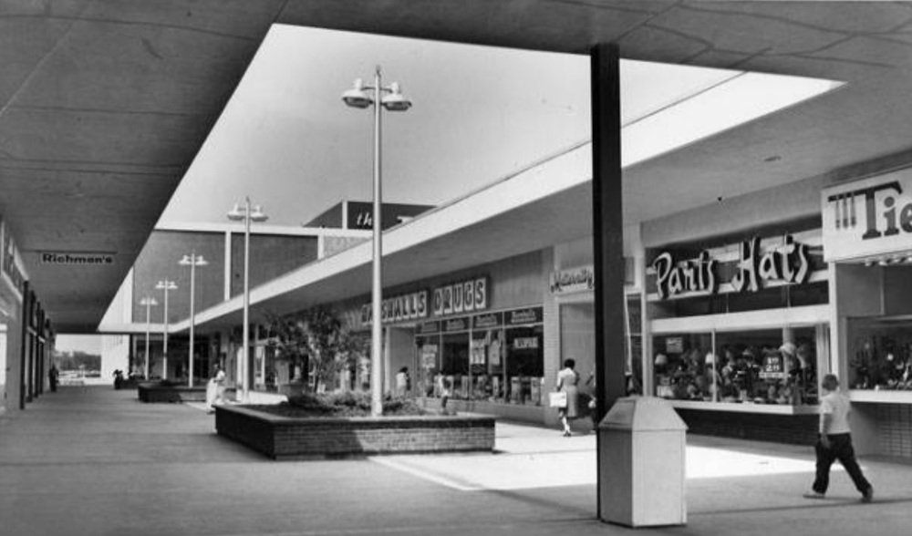 Parmatown Shopping Center Outside Walkway