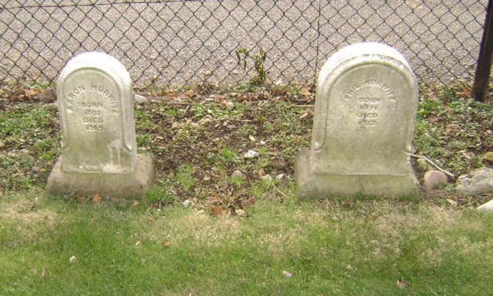 Aaron and Phil Horwitz graves
