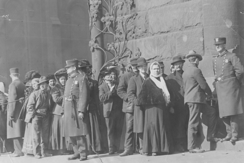 Run on Society For Savings Bank, 1910