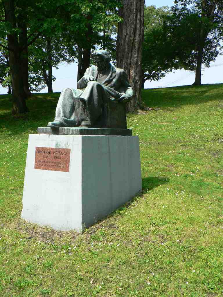 Enescu Statue